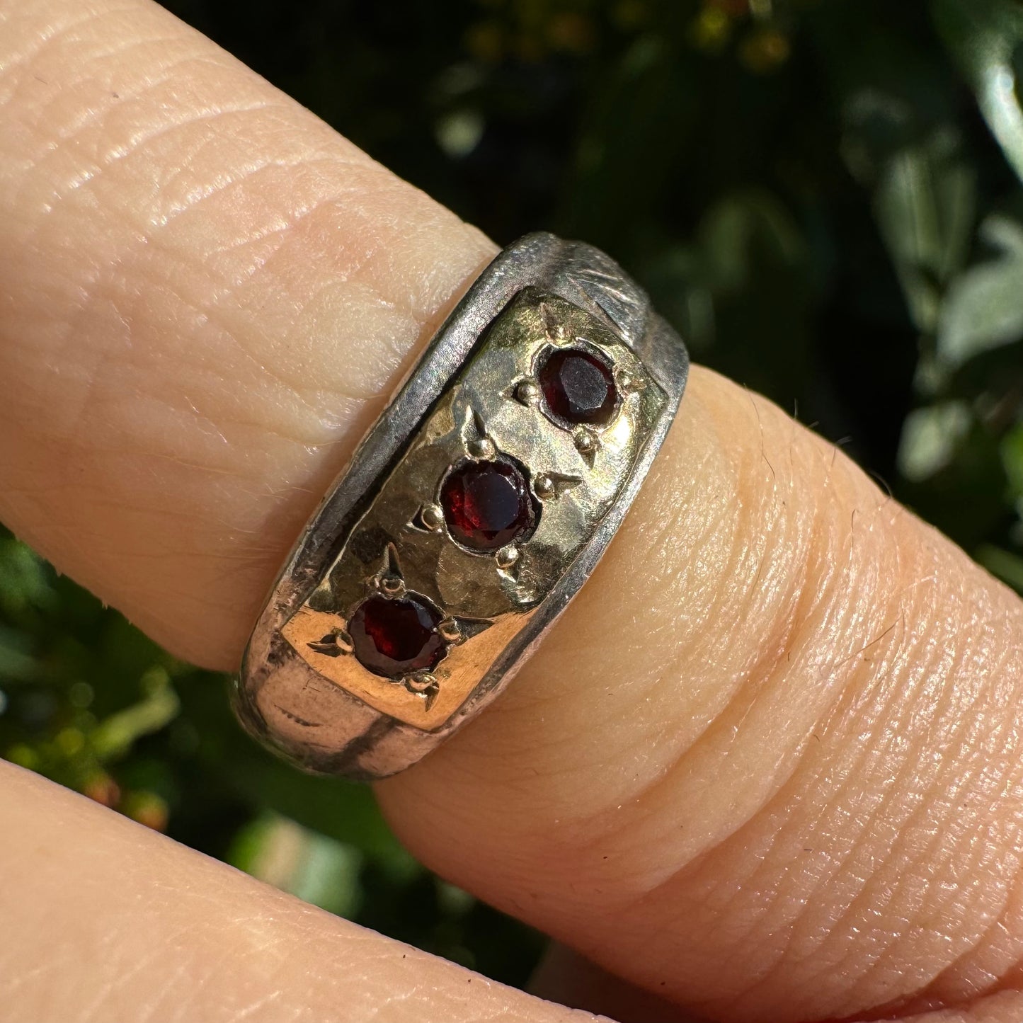 9K gold ring set with Garnet