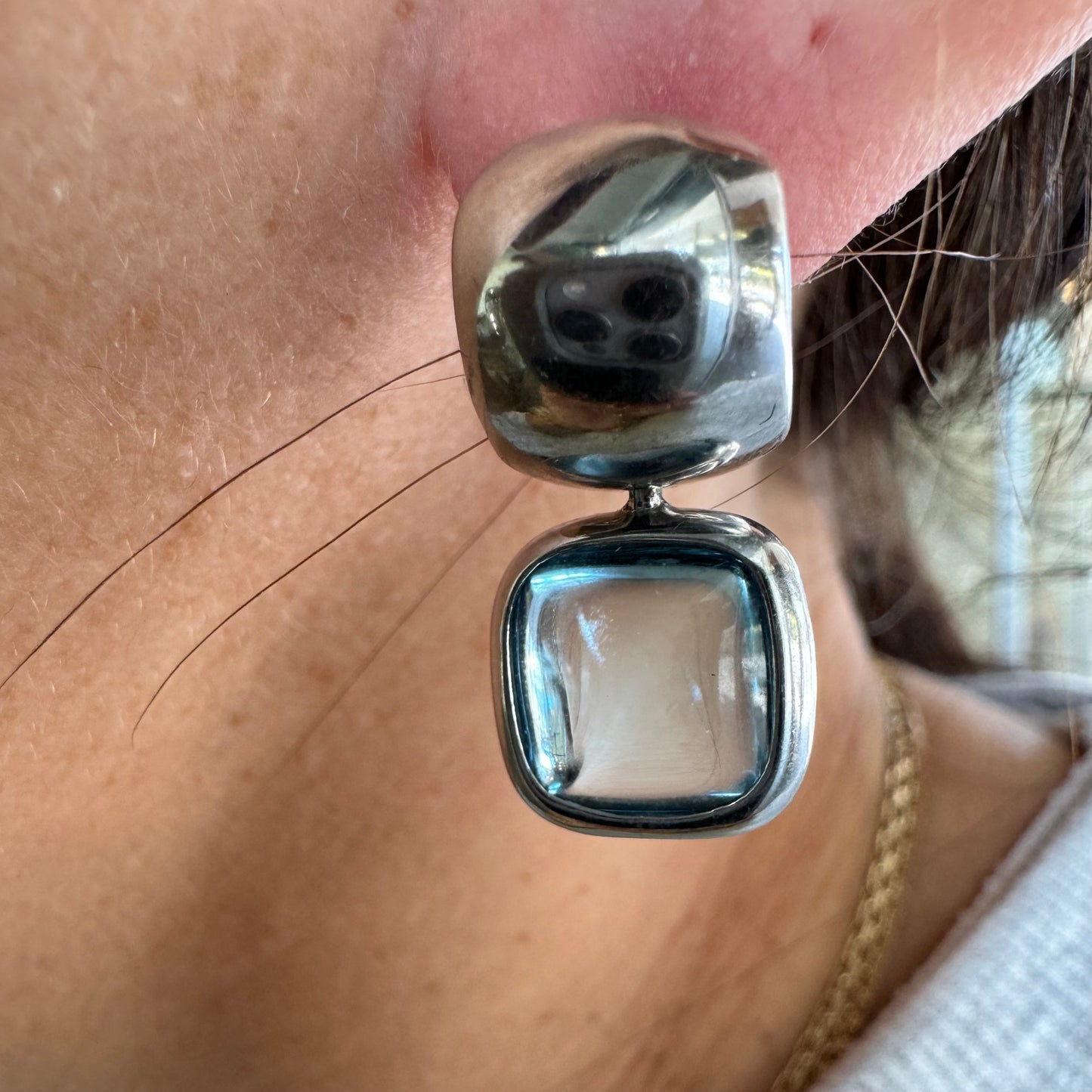 18K gold drop earrings featuring cushion-shaped Aquamarine in a smooth bezel setting, with a polished, modern design.