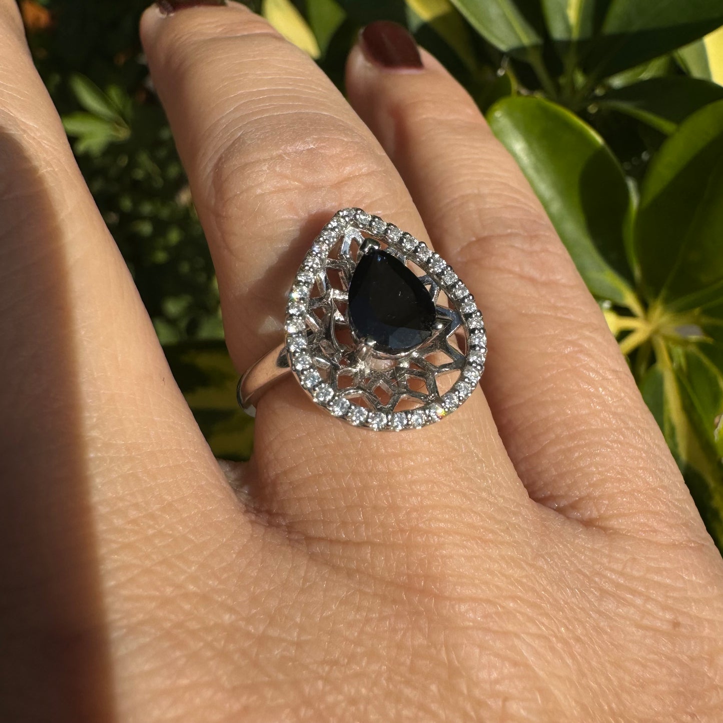 טבעת זהב 14K משובצת ספיר ויהלומים