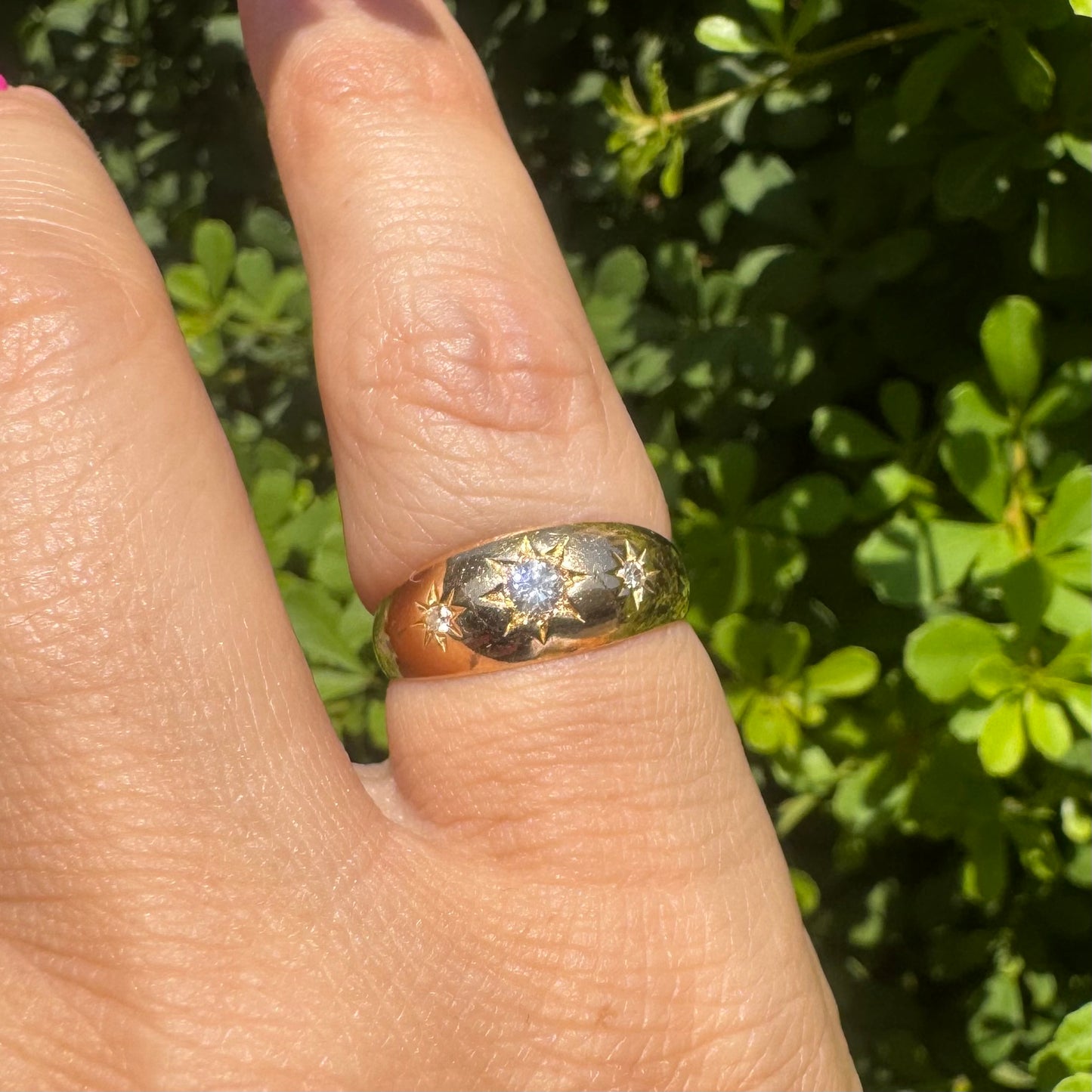 18K gold star ring set with Diamonds
