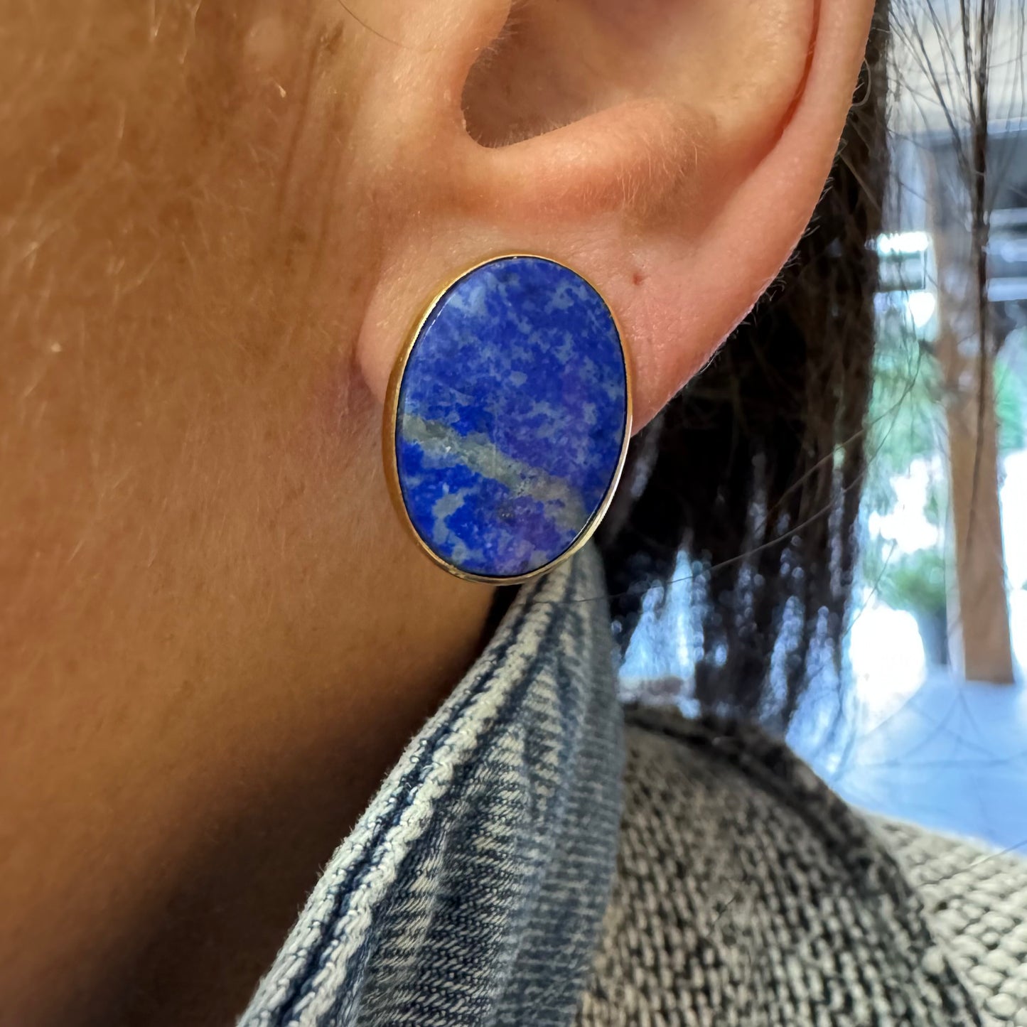 14K gold stud earrings set with Lapis Lazuli
