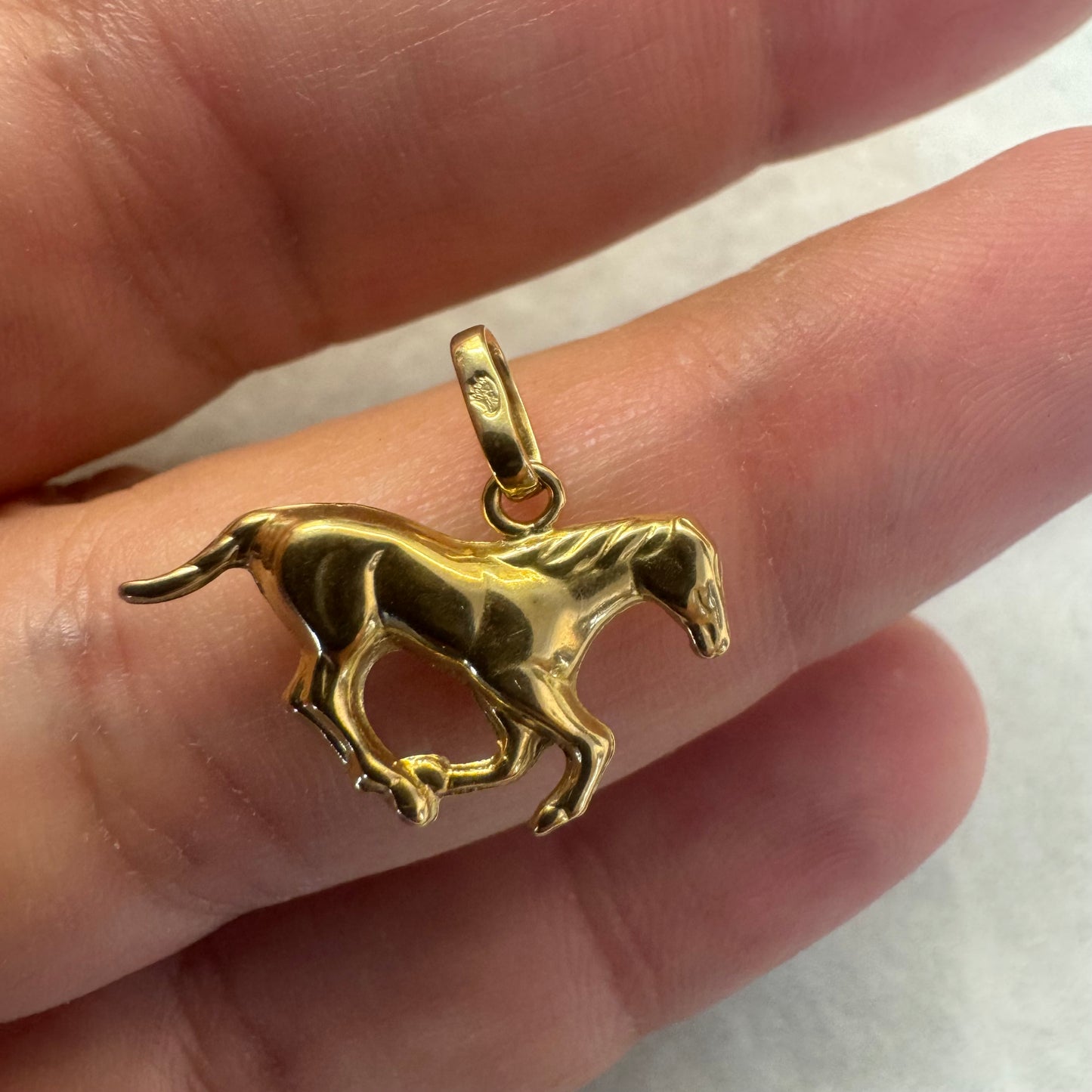 18K gold horse pendant