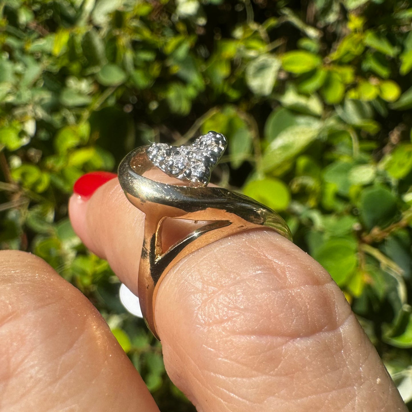 14K gold ring set with sparkling diamonds in a heart-shaped motif