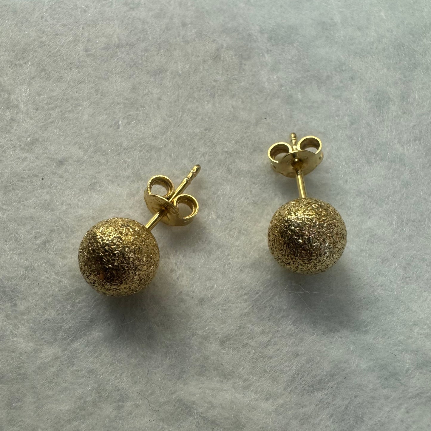 18K gold stud earrings