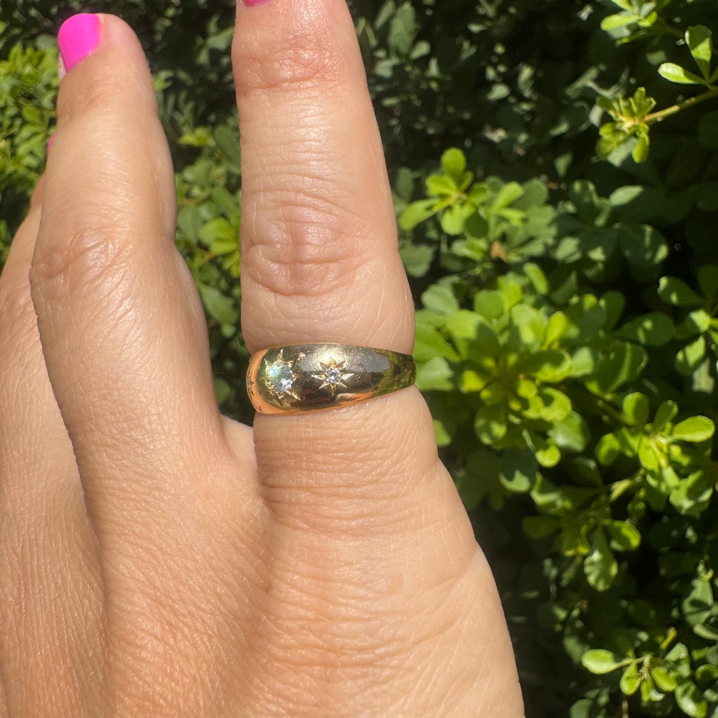 18K gold star ring set with Diamonds