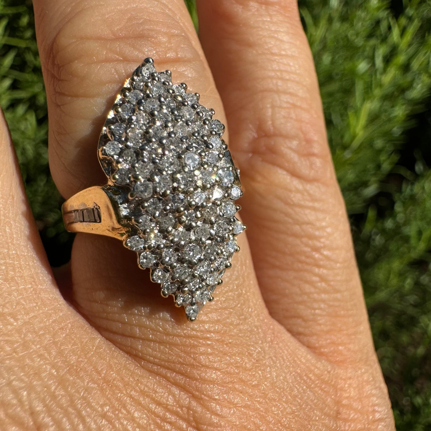 טבעת זהב צהוב 14 קראט משובצת יהלומים