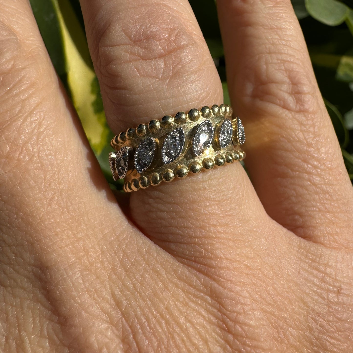 טבעת זהב צהוב 14 קראט משובצת יהלומים