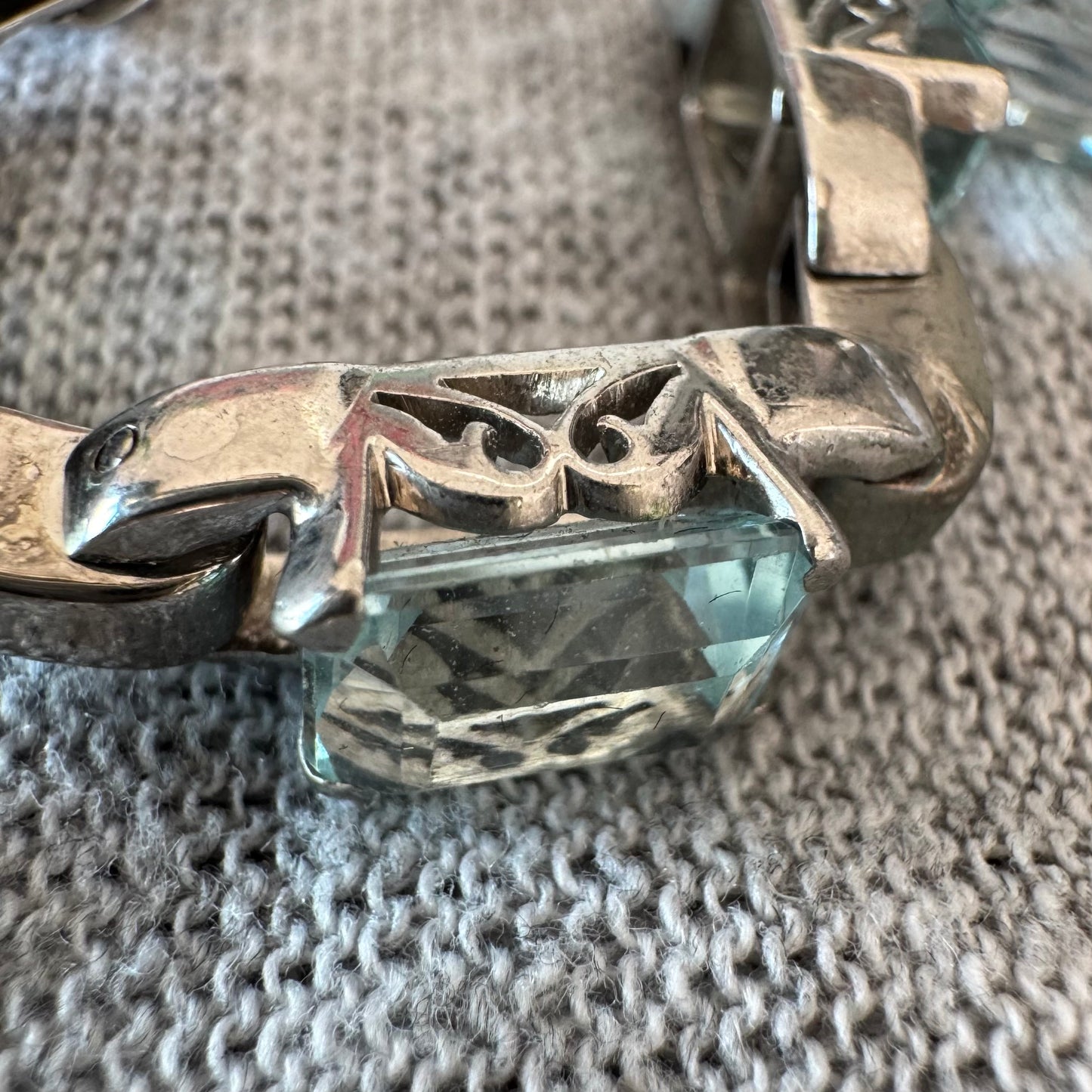 18K white gold bracelet set with large emerald-cut Aquamarine stones — elegant, radiant, and timeless.