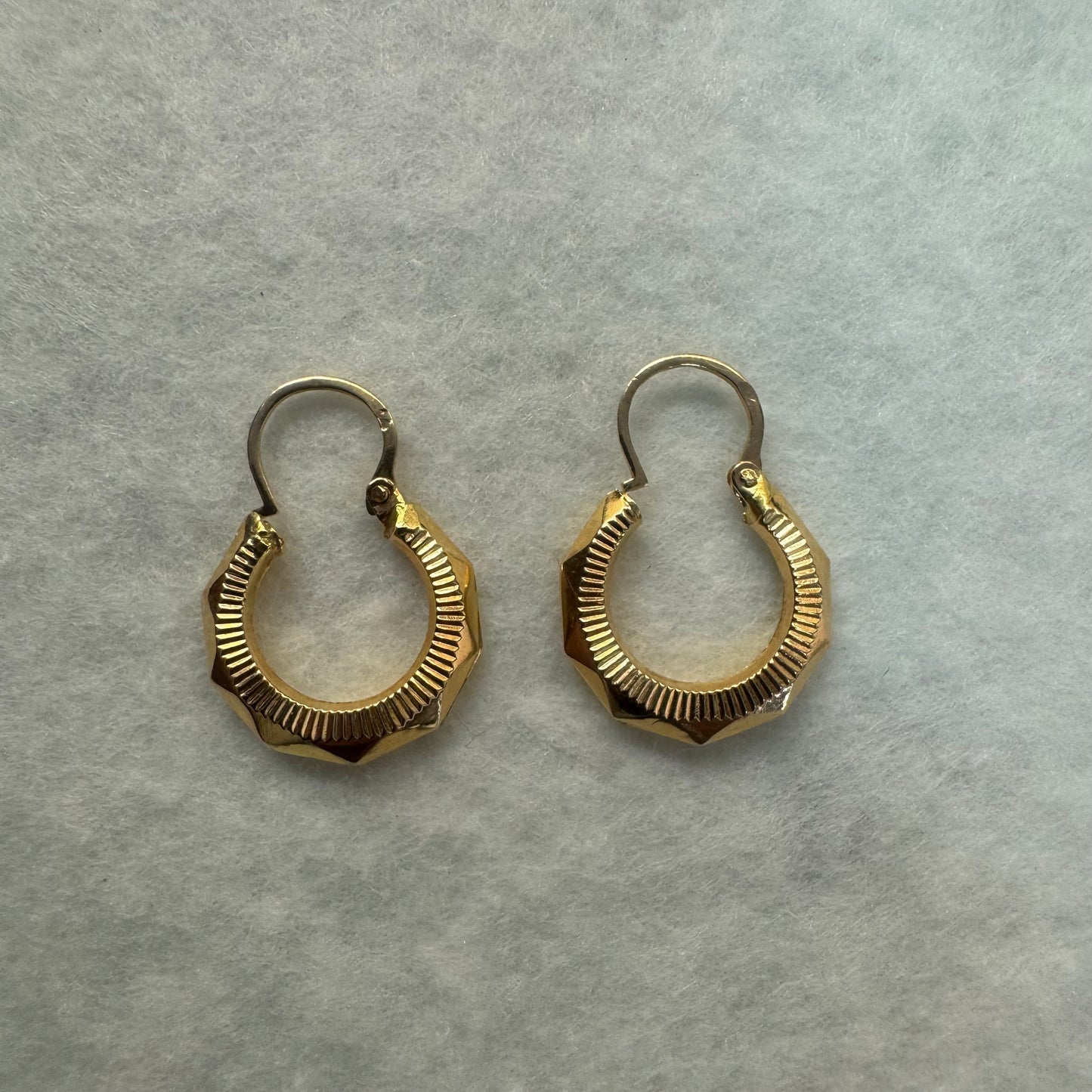 18K gold small hoop earrings