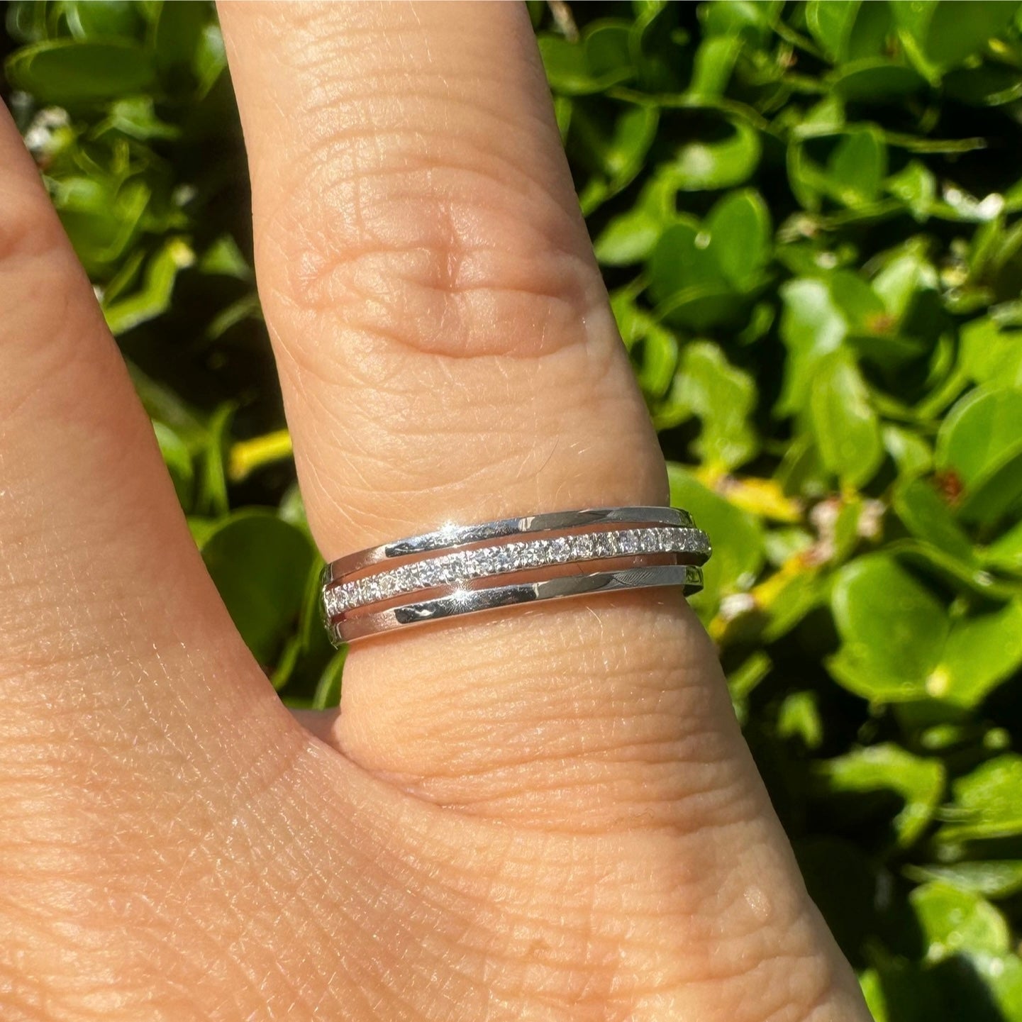 טבעת זהב 18 קראט משובצת יהלומים