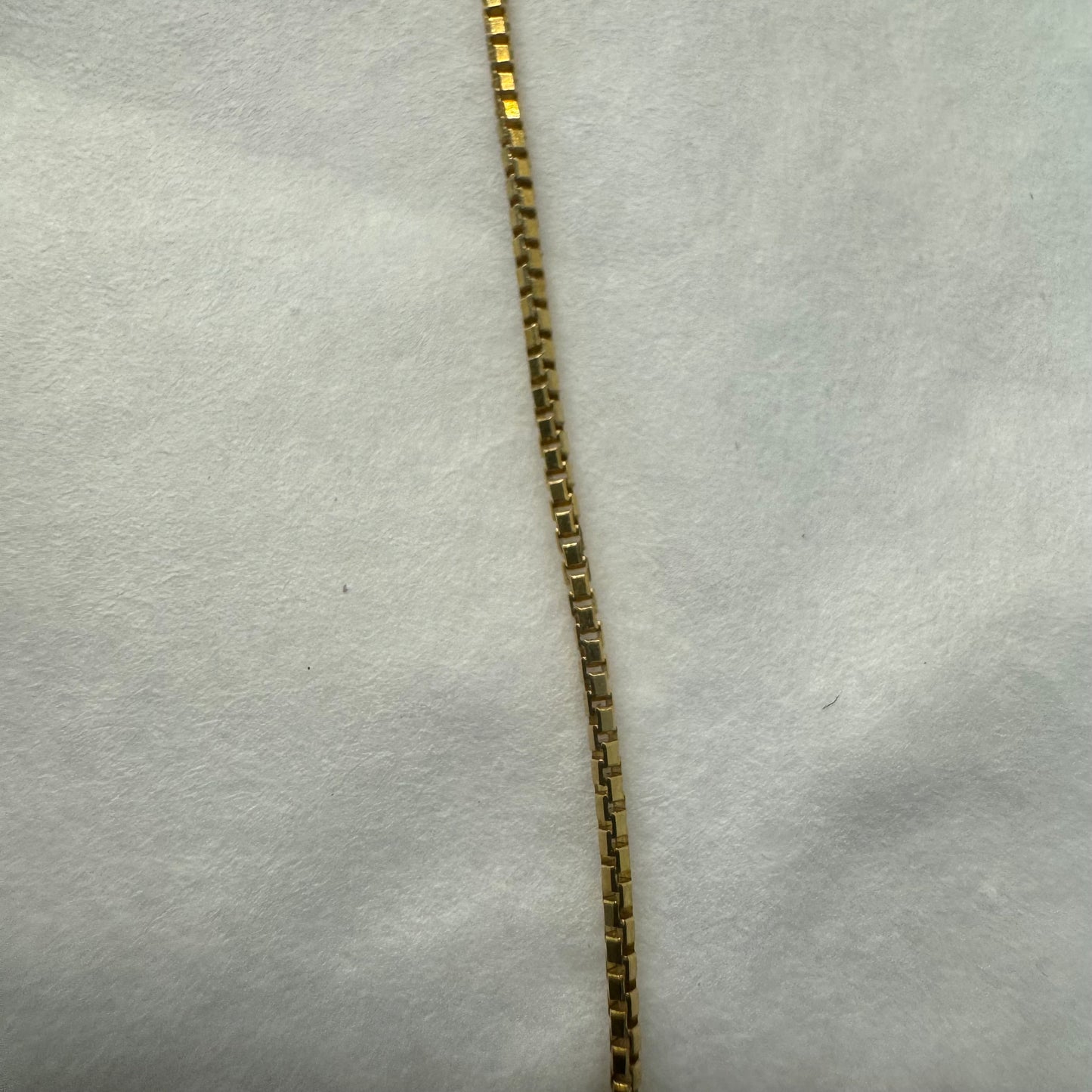 18K gold necklace set with a modern round pendant set with two brilliant-cut Diamonds in different sizes