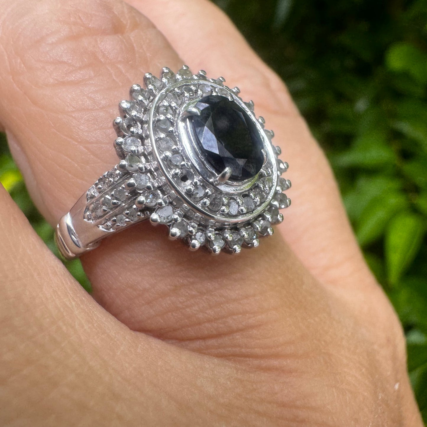 טבעת זהב 14K משובצת ספיר ויהלומים