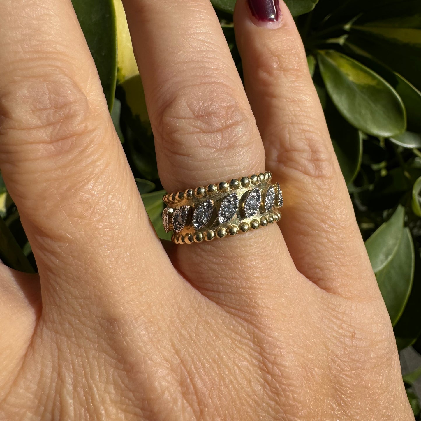 טבעת זהב צהוב 14 קראט משובצת יהלומים