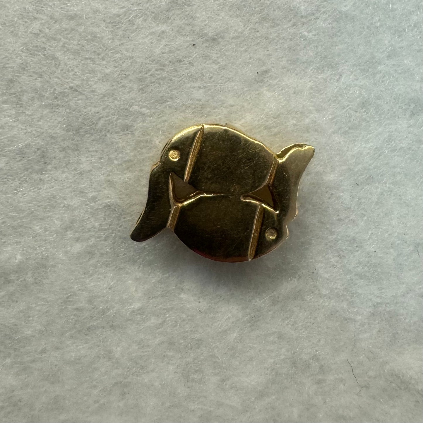 18K gold two fishes pendant
