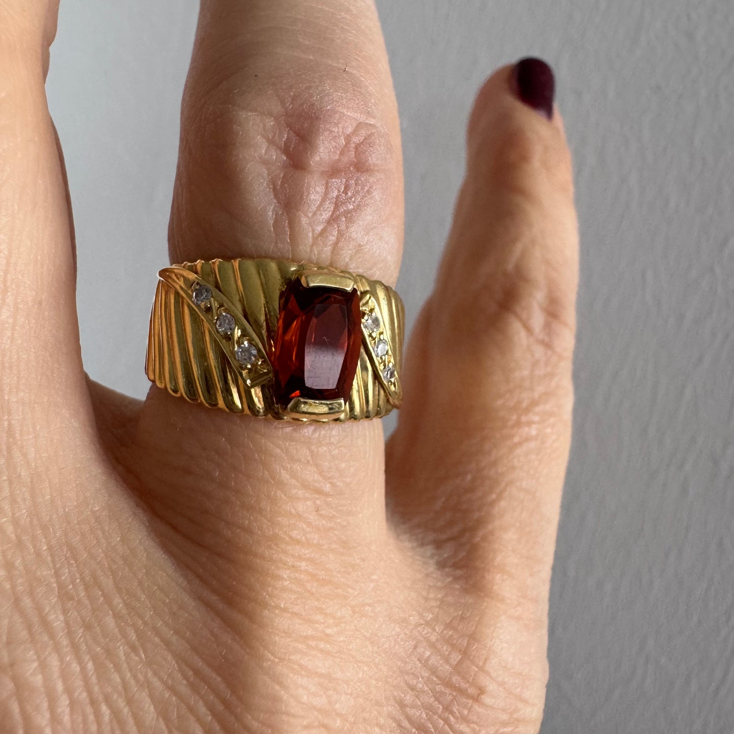 טבעת זהב צהוב 14 קראט משובצת אבן סיטרין ויהלומים