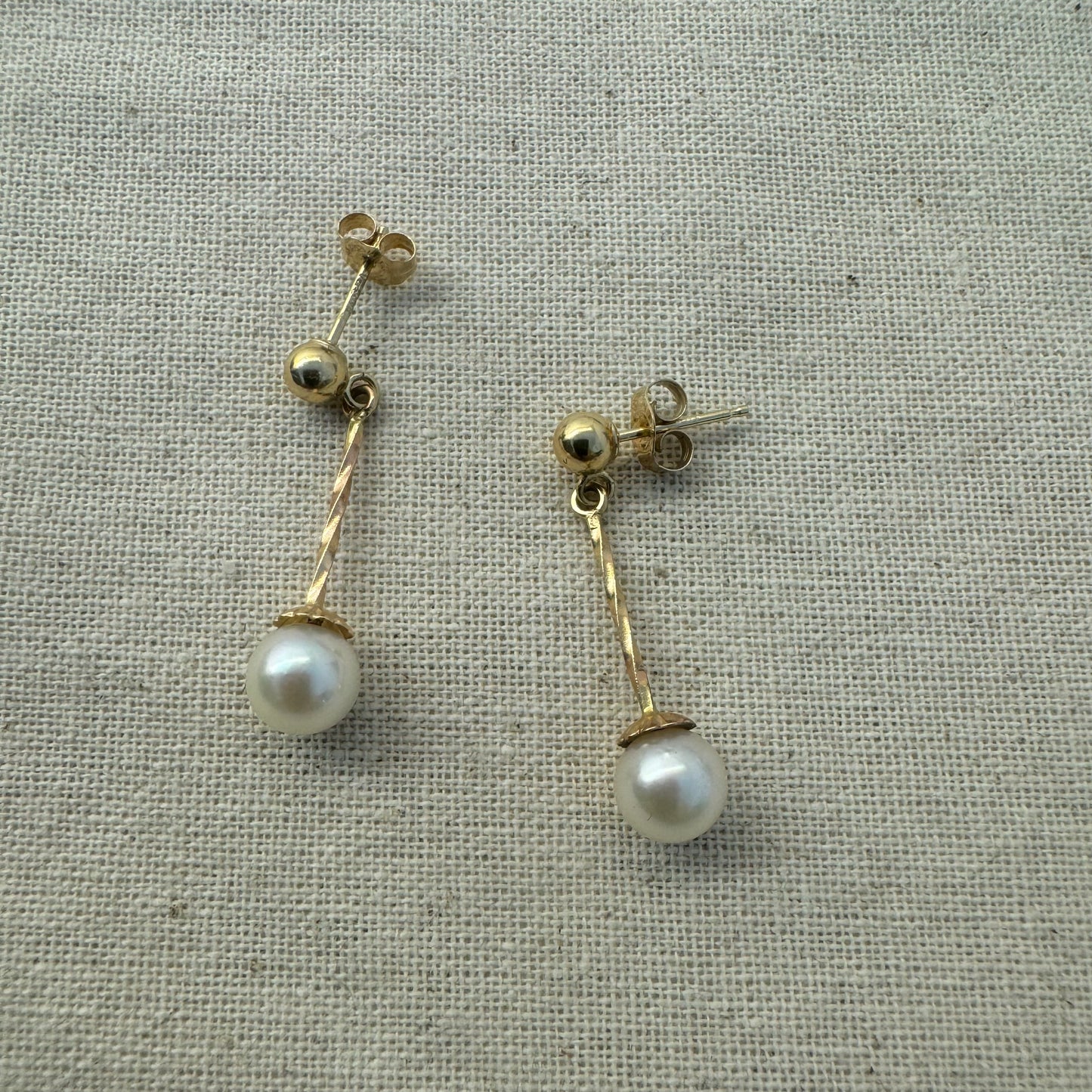 14K gold earrings set with Pearl