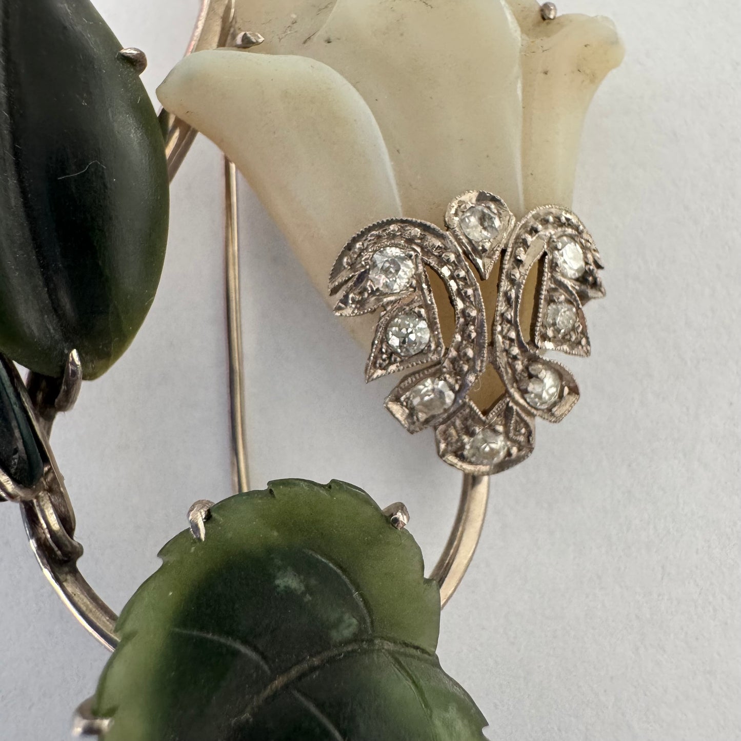 14K gold vintage brooch designed as a delicate floral composition