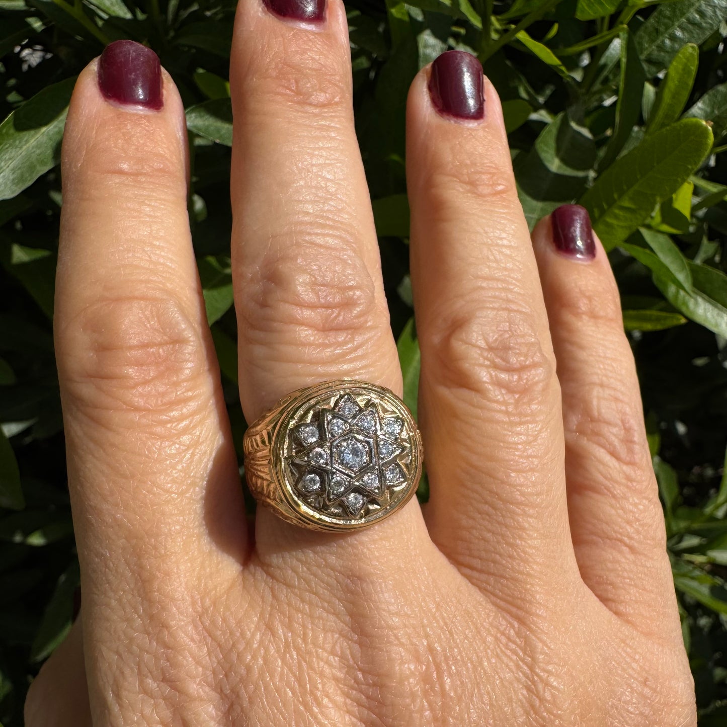 18K gold ring set with Diamonds