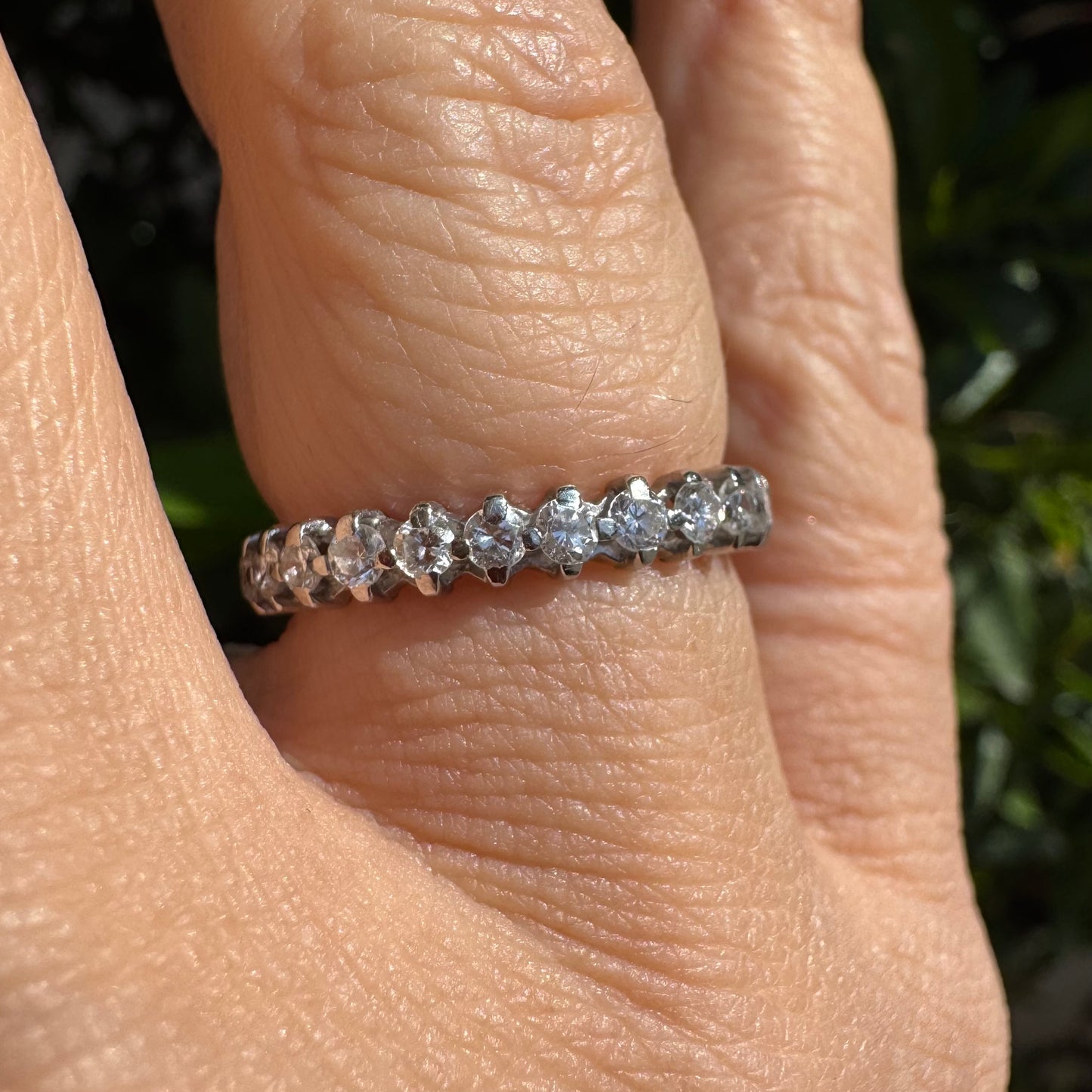 טבעת נצח זהב 18K משובצת יהלומים