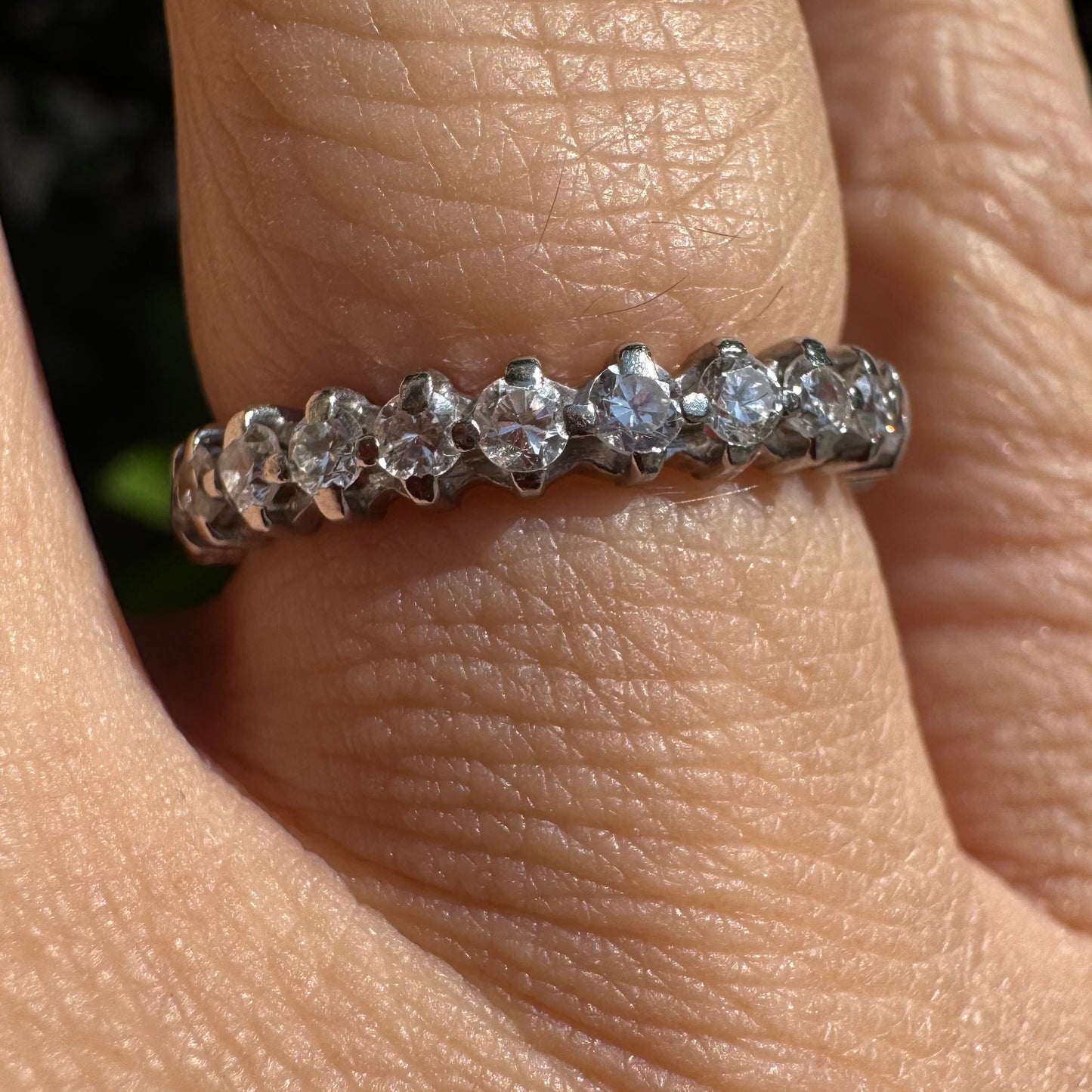 טבעת נצח זהב 18K משובצת יהלומים