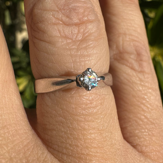 טבעת זהב 14K משובצת יהלום מרכזי אחד