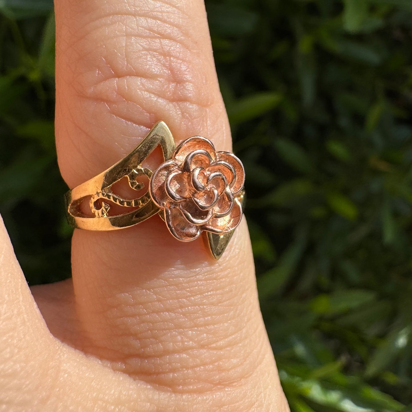 10K gold “flower”