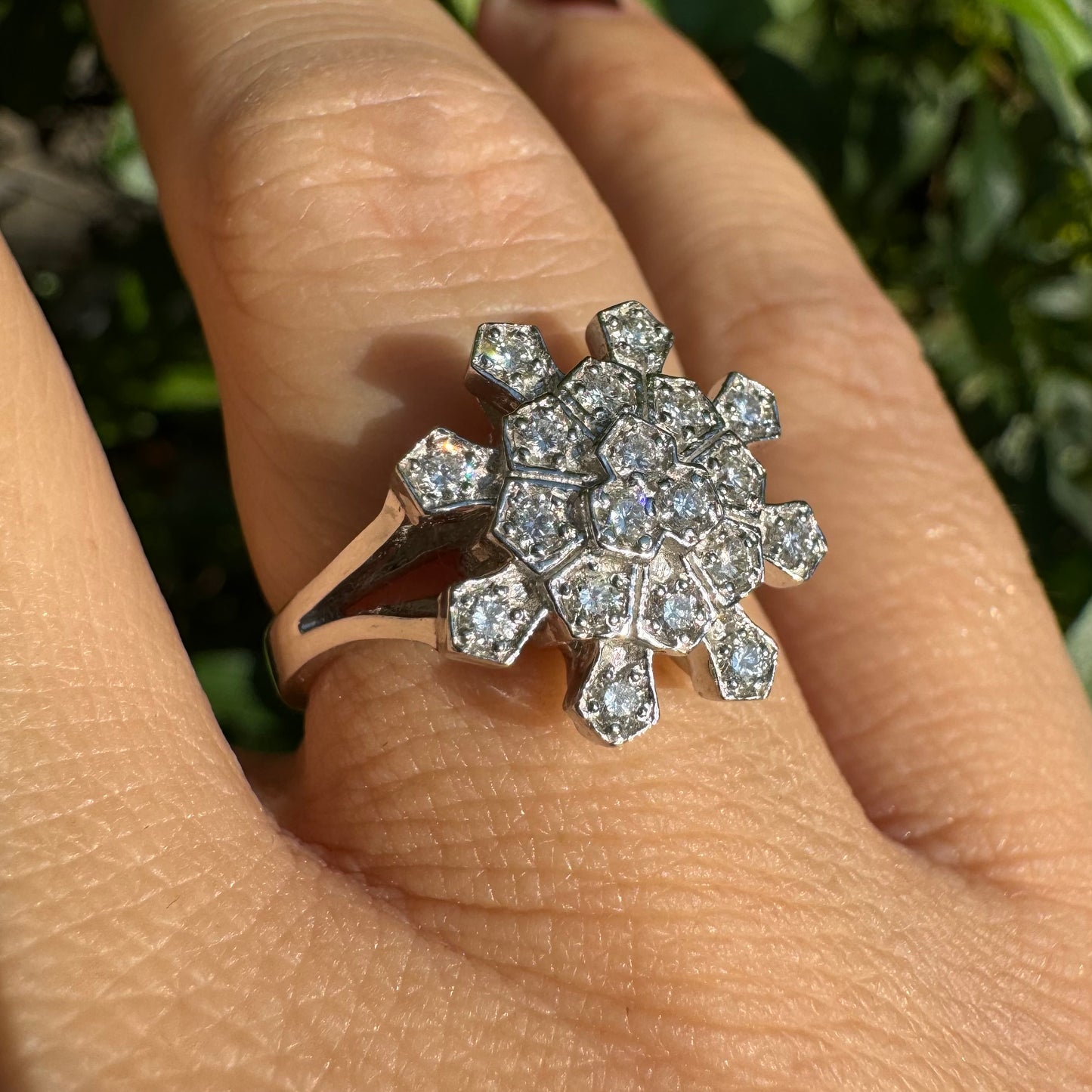 14K white gold ring set with Diamonds in a floral geometric pattern