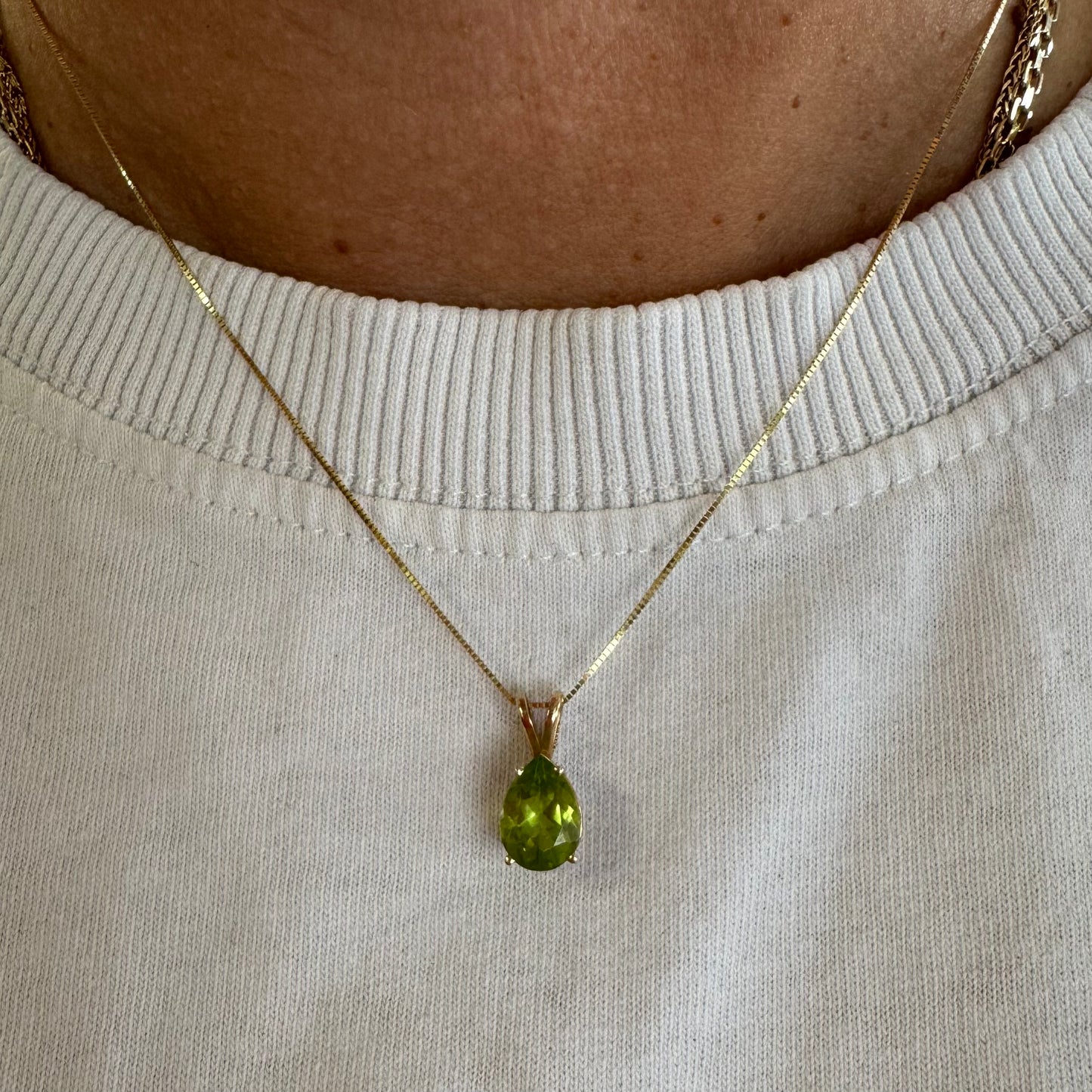 14K gold necklace set with a pear-shaped Peridot