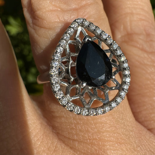 טבעת זהב 14K משובצת ספיר ויהלומים