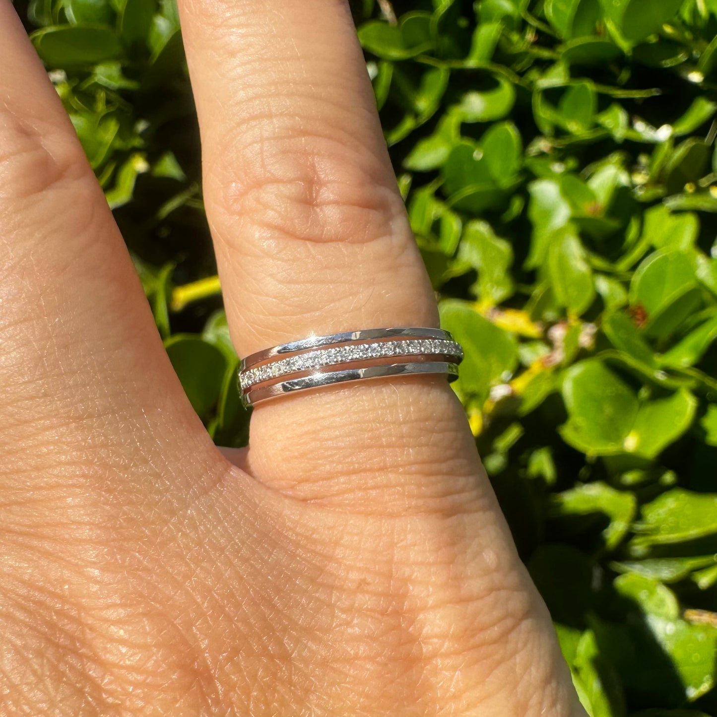 18K gold ring set with Diamonds