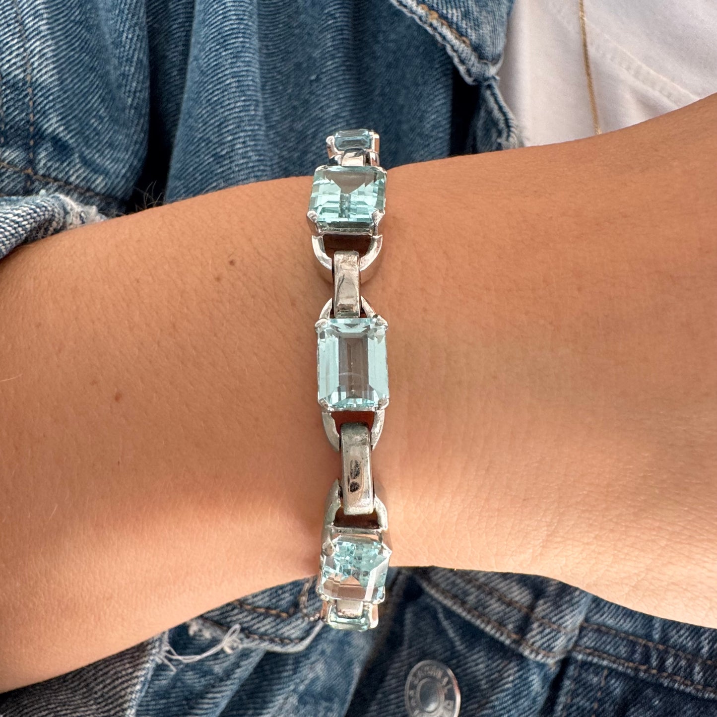 18K white gold bracelet set with large emerald-cut Aquamarine stones — elegant, radiant, and timeless.