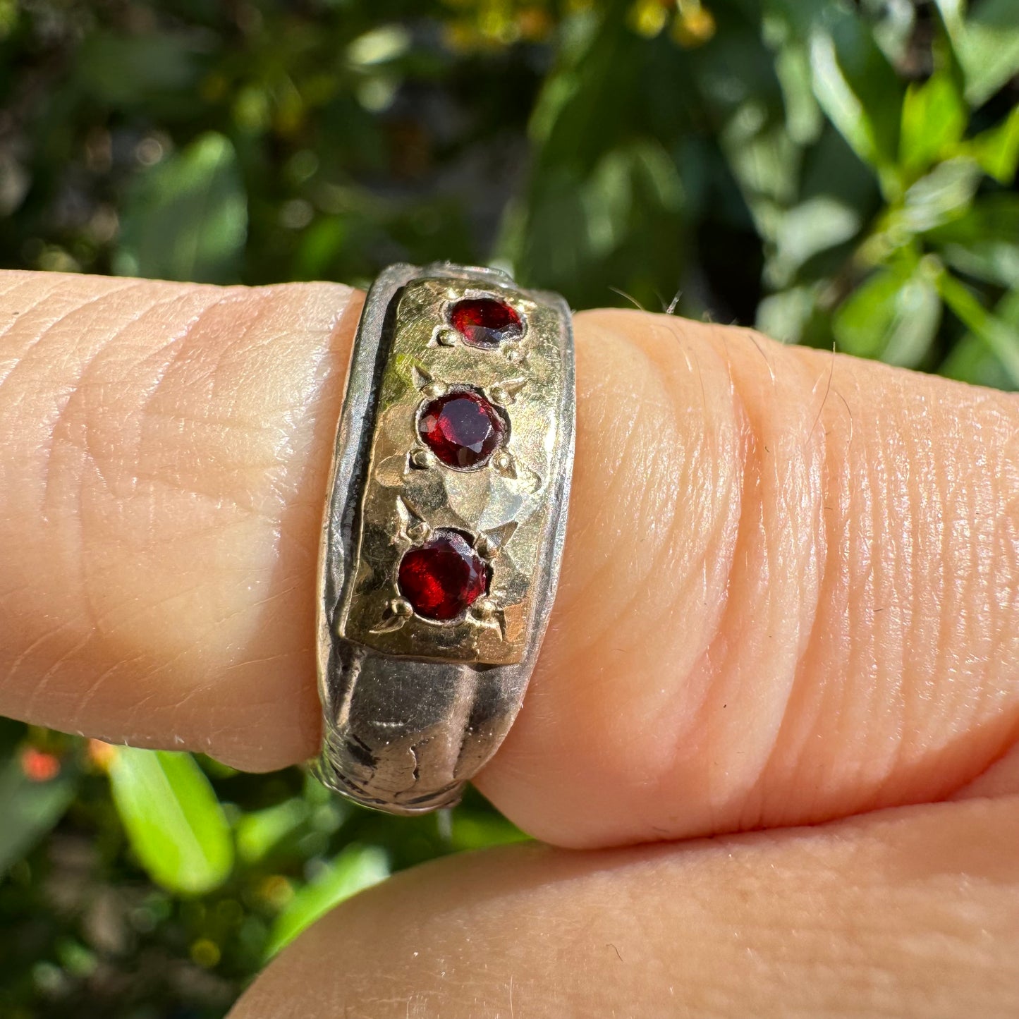 9K gold ring set with Garnet