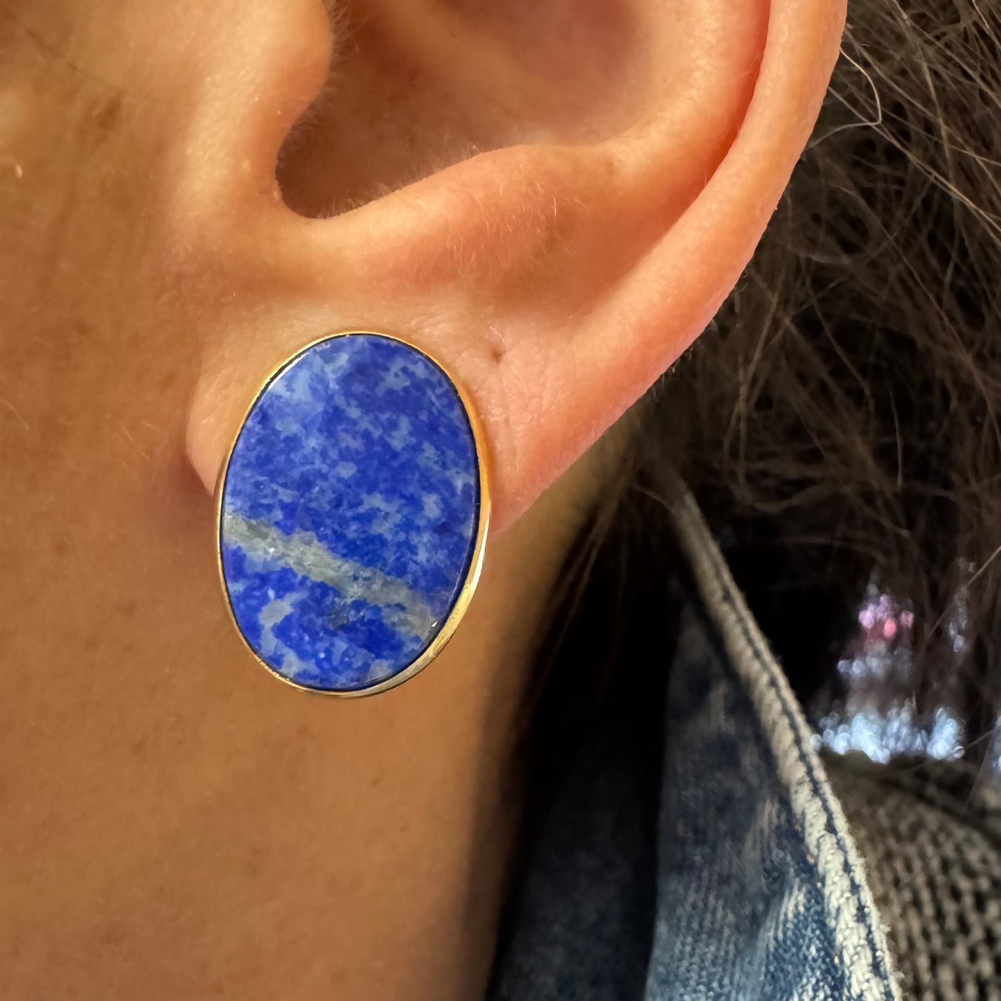 14K gold stud earrings set with Lapis Lazuli