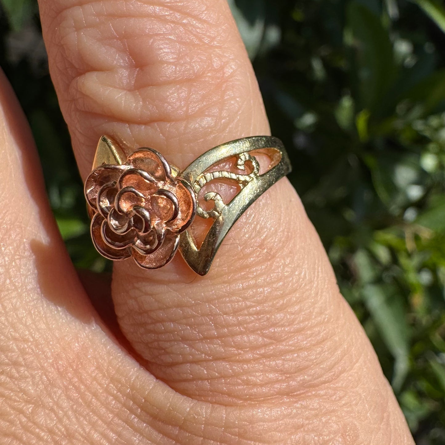 10K gold “flower”