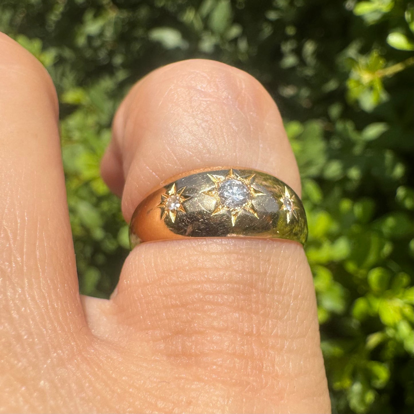 18K gold star ring set with Diamonds