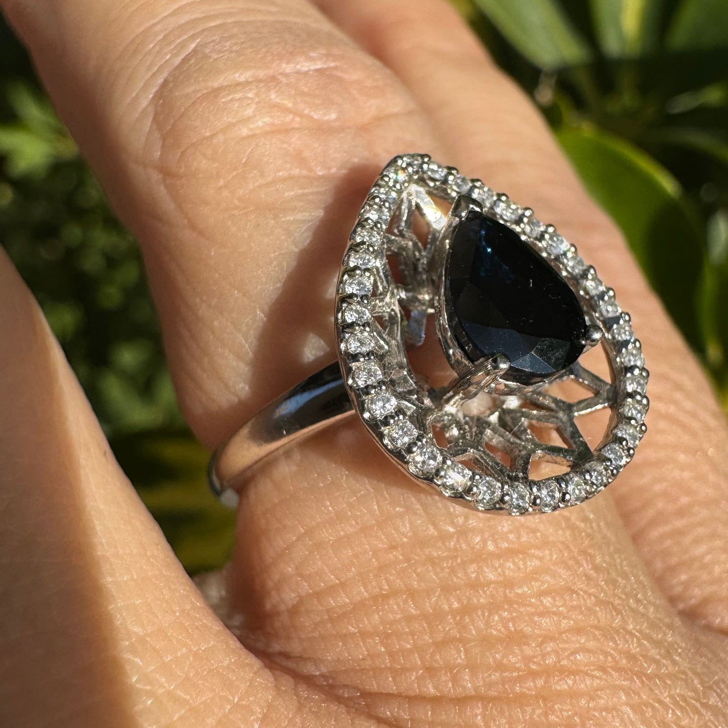 טבעת זהב 14K משובצת ספיר ויהלומים