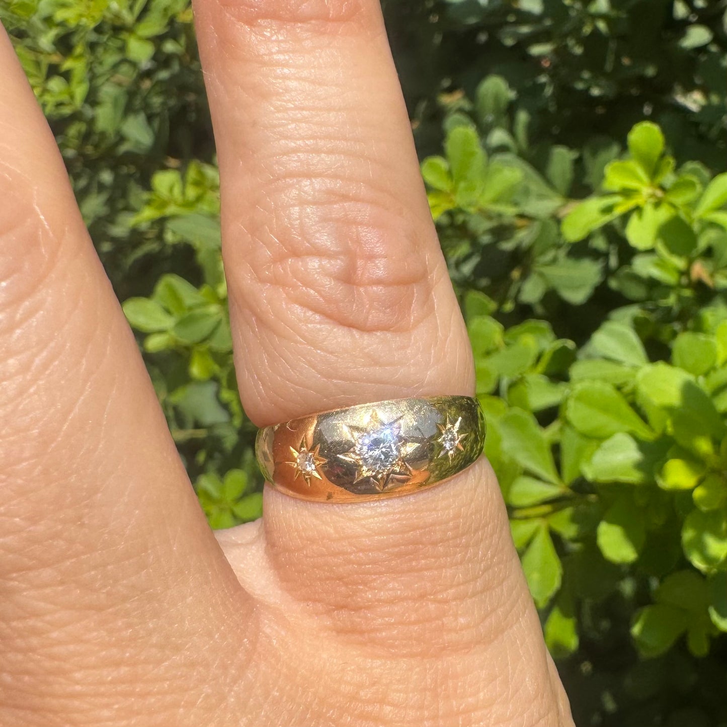 18K gold star ring set with Diamonds