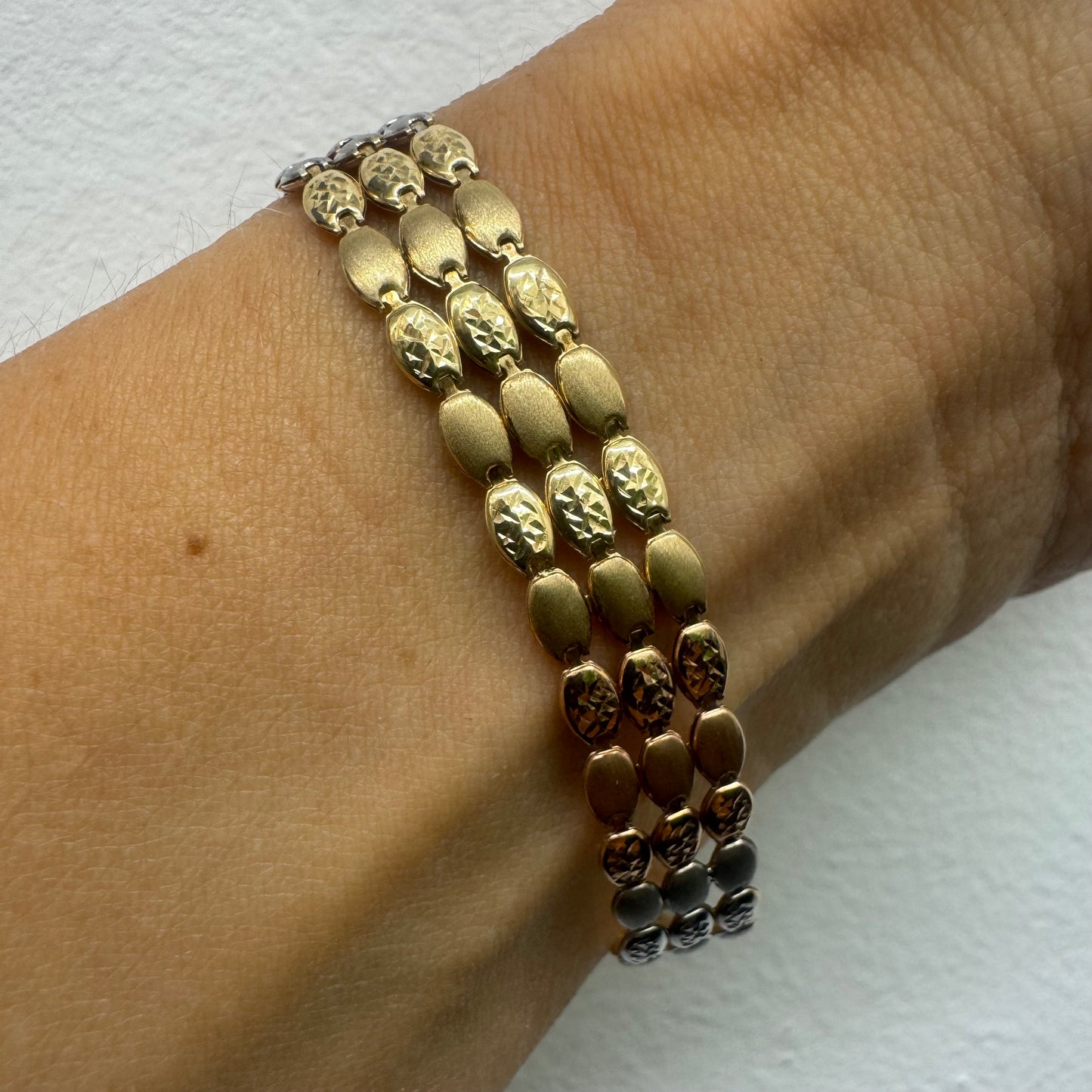 14K tri-color gold bracelet featuring yellow, white and rose gold links