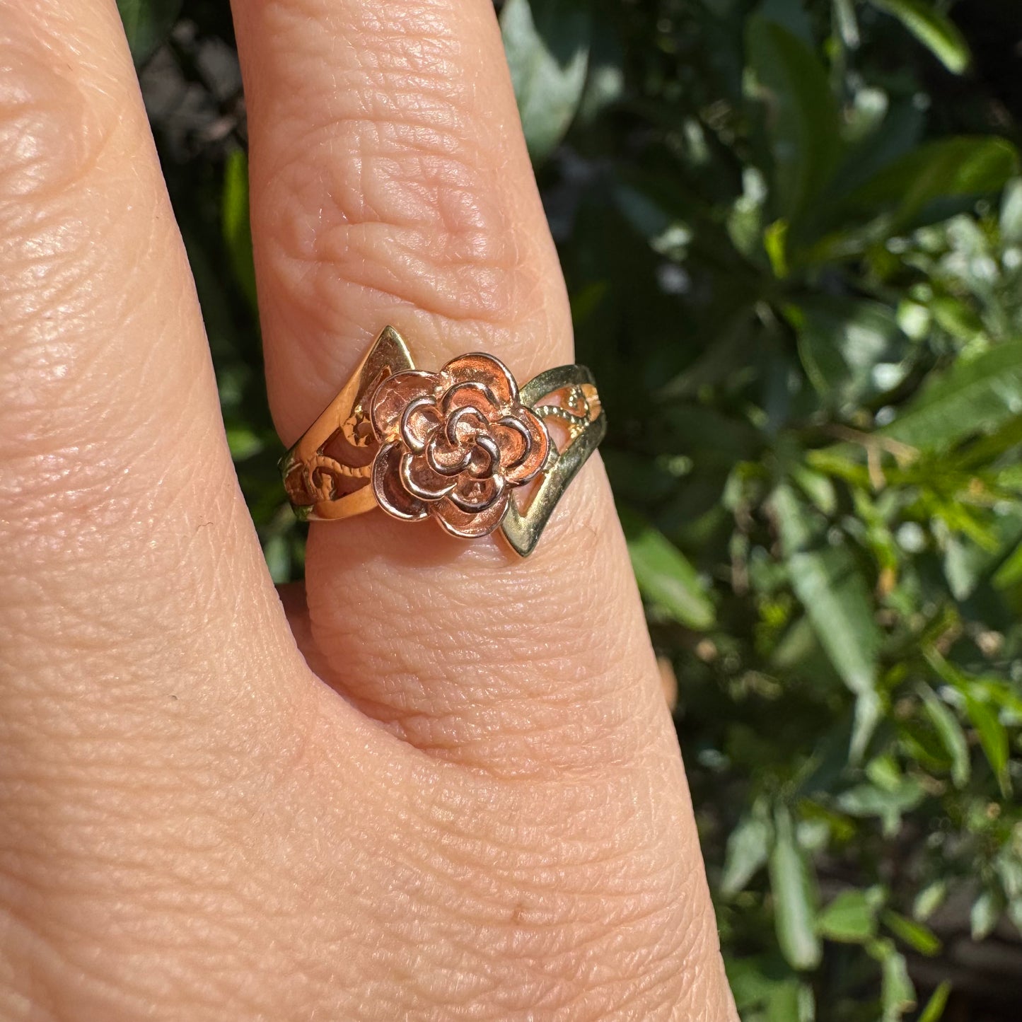 10K gold “flower”