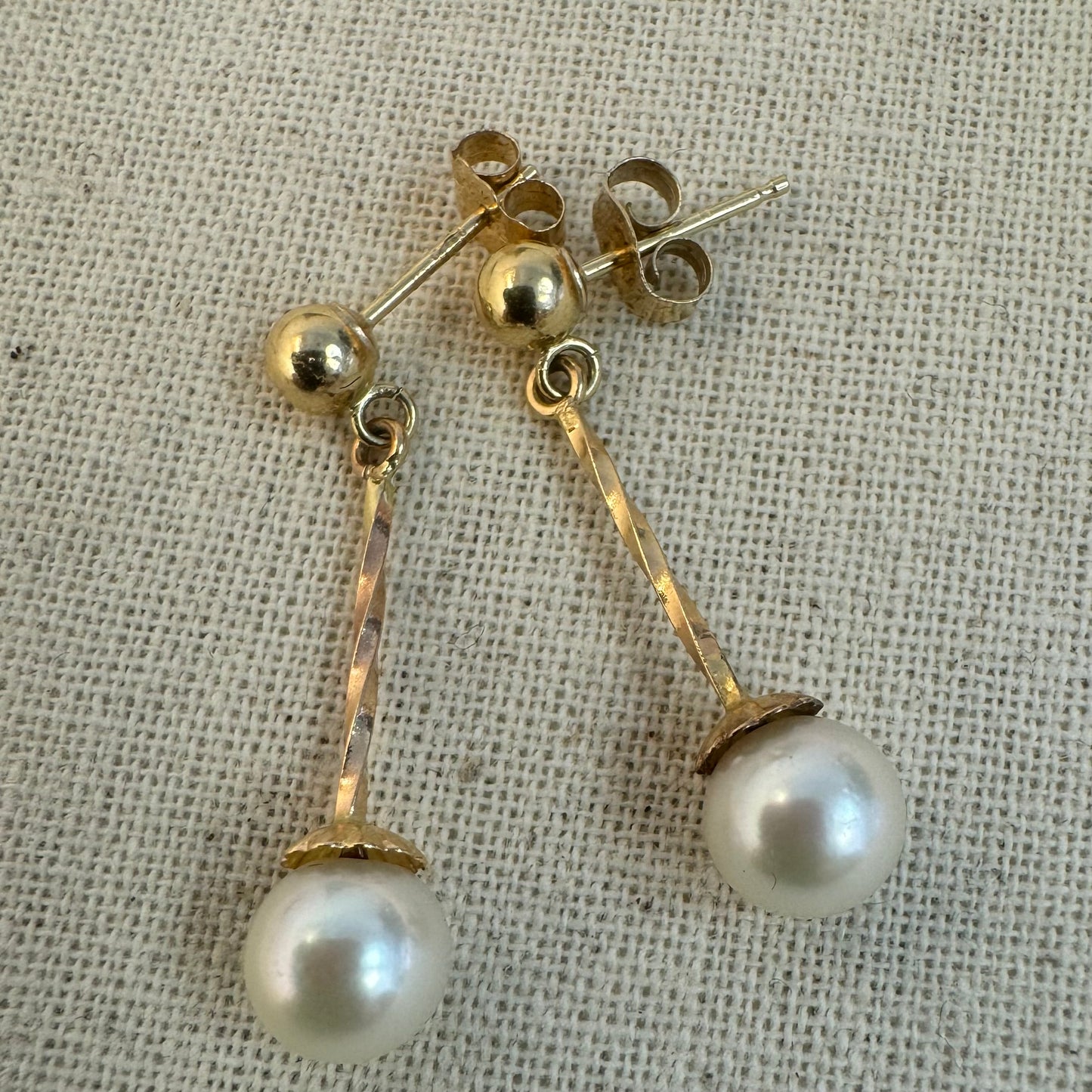 14K gold earrings set with Pearl