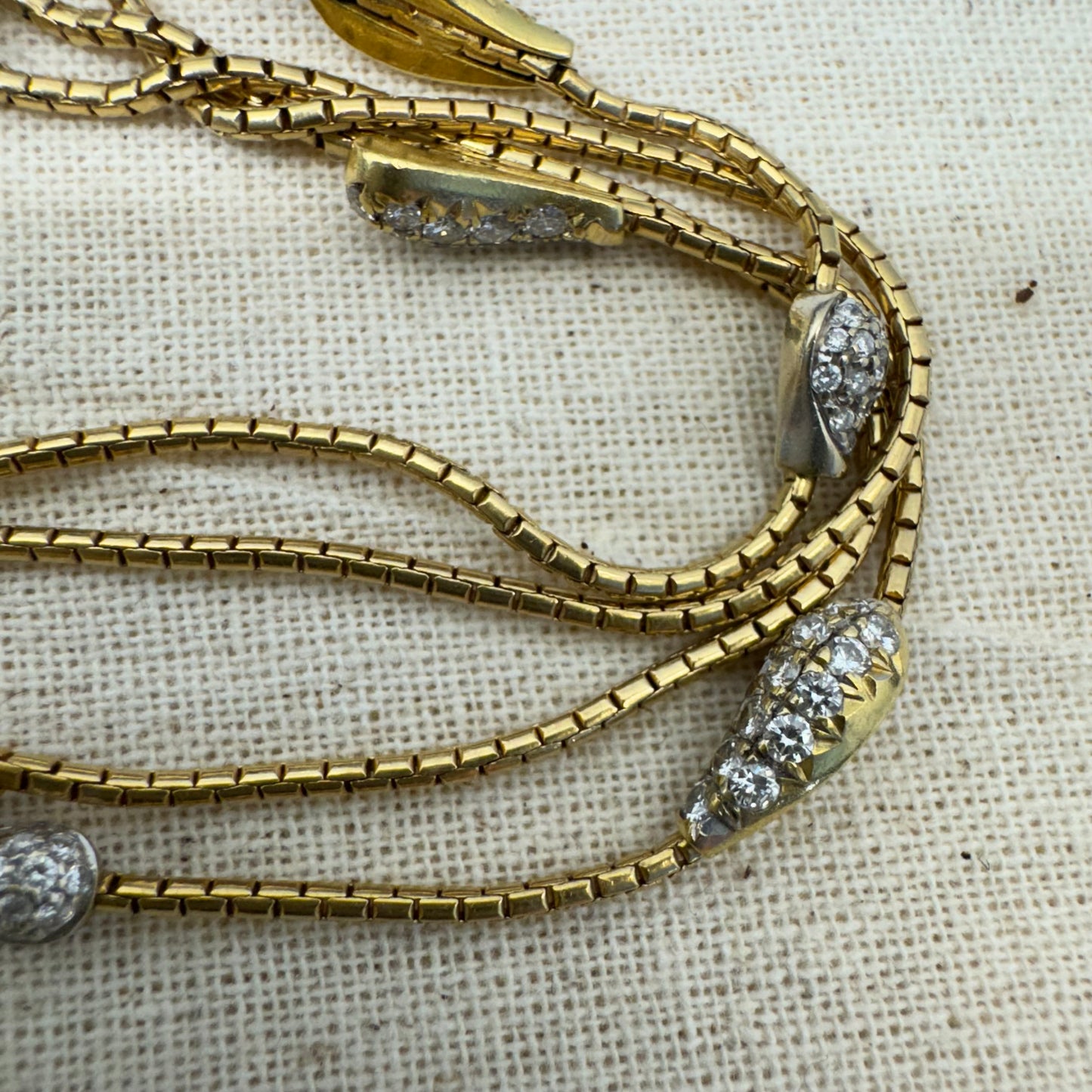 18K gold H.Stern delicate double-wrap gold bracelet adorned with sparkling Diamond-set elements