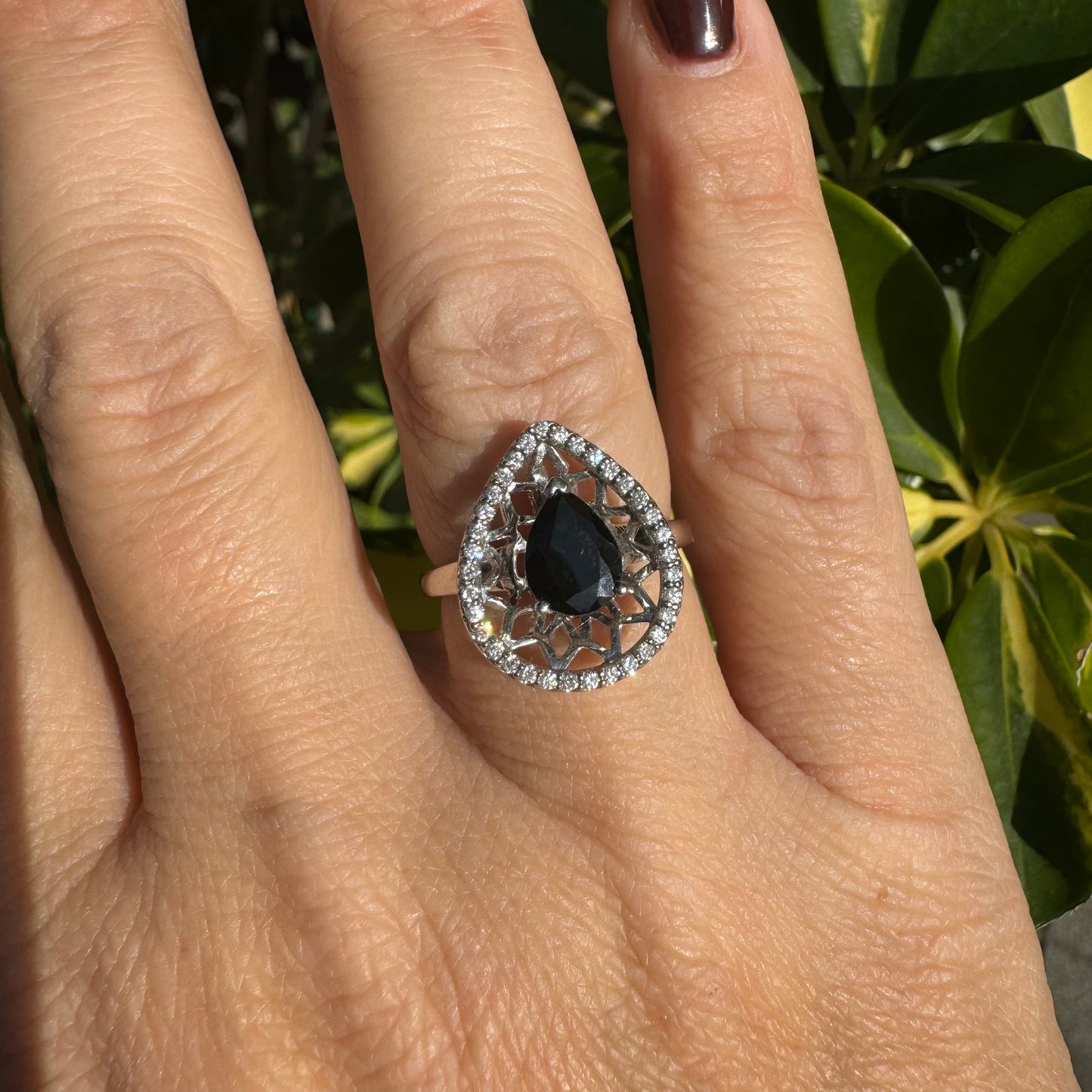 טבעת זהב 14K משובצת ספיר ויהלומים