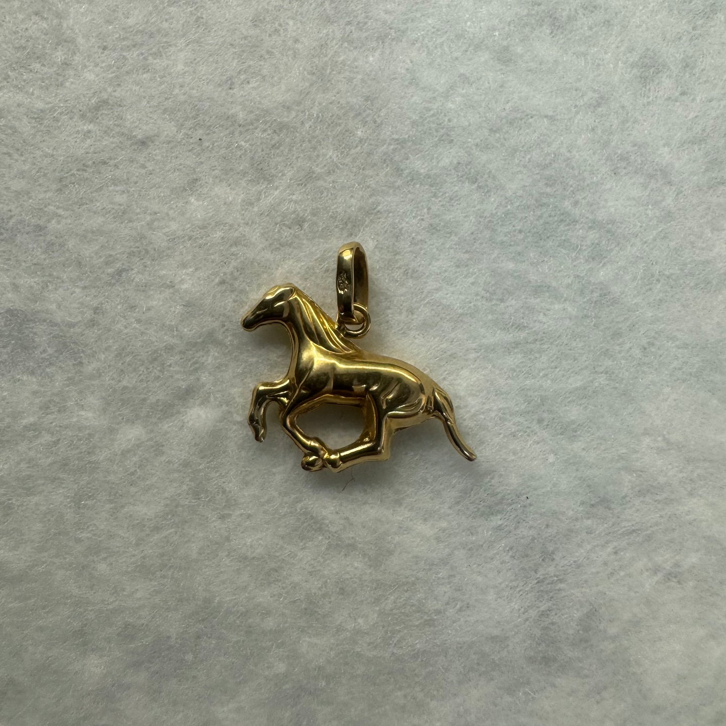18K gold horse pendant