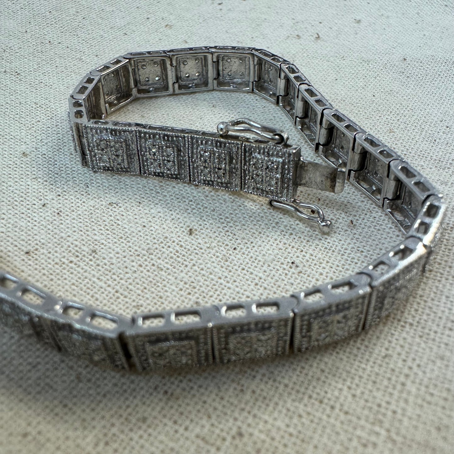 14K gold bracelet set with square links adorned with pavé-set Diamonds