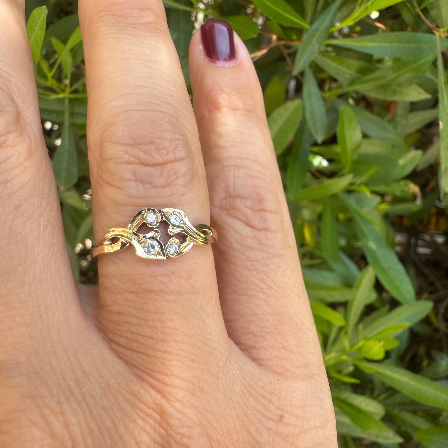 14K gold ring with an openwork design, adorned with 4 sparkling Diamonds