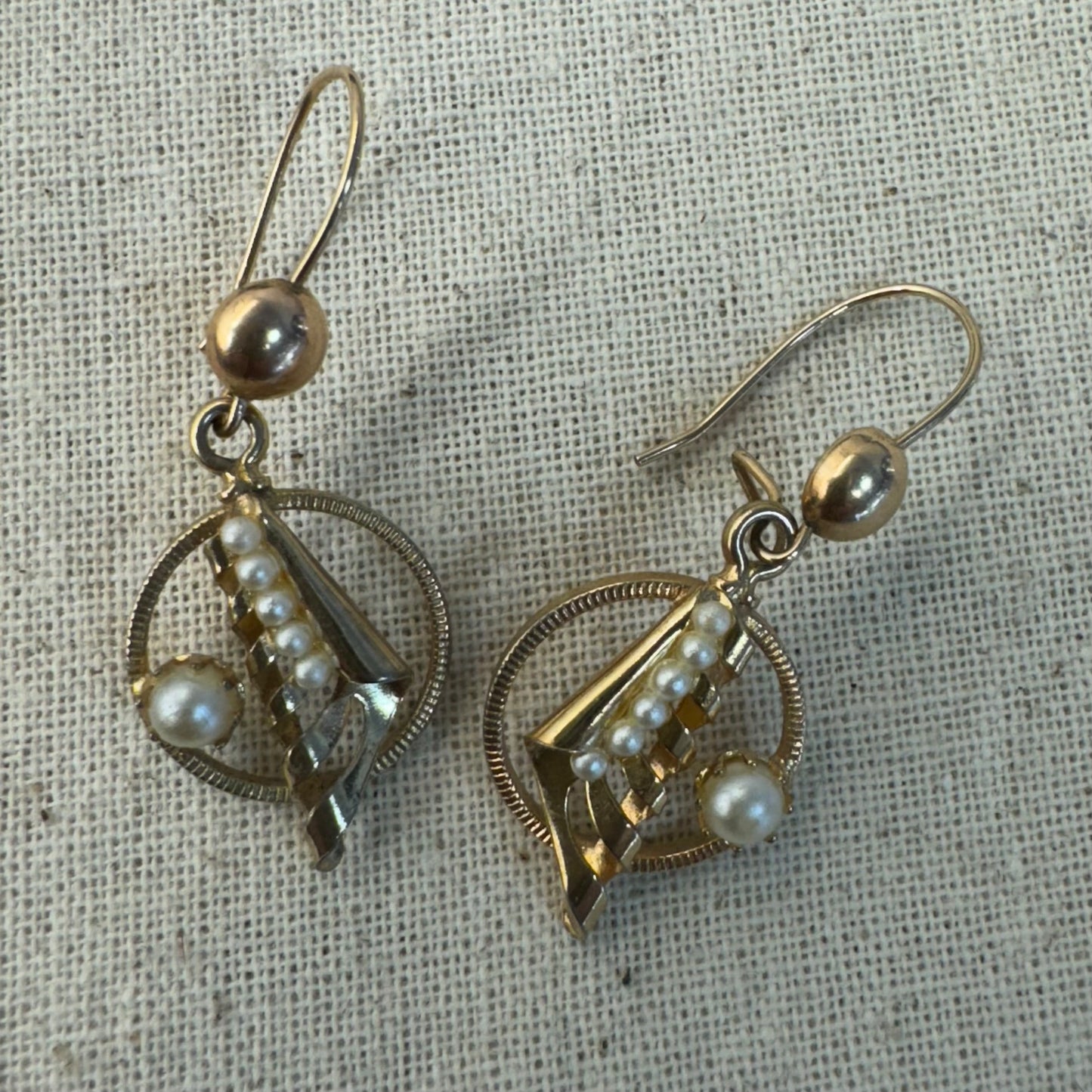 10K gold Drop Earrings set with Pearl