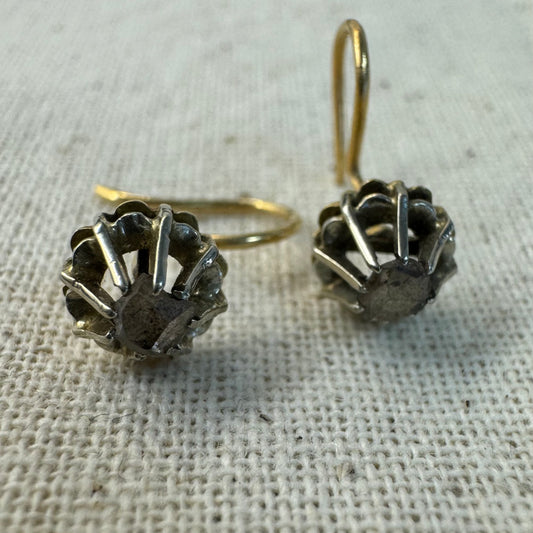 14K gold earrings set with Diamond