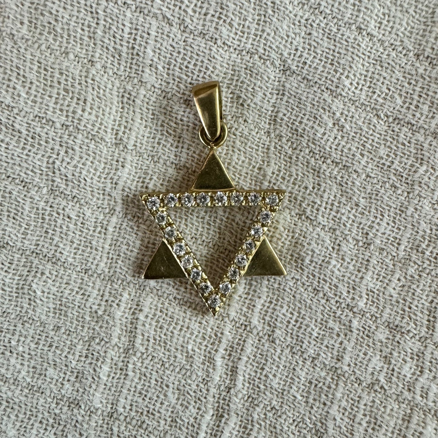 תליון זהב צהוב 14 קראט משובץ יהלומים