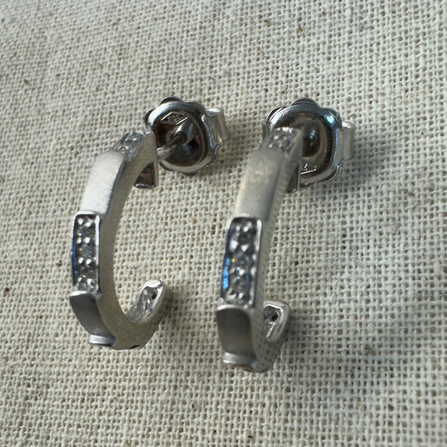 18K gold hoop earrings set with Diamonds