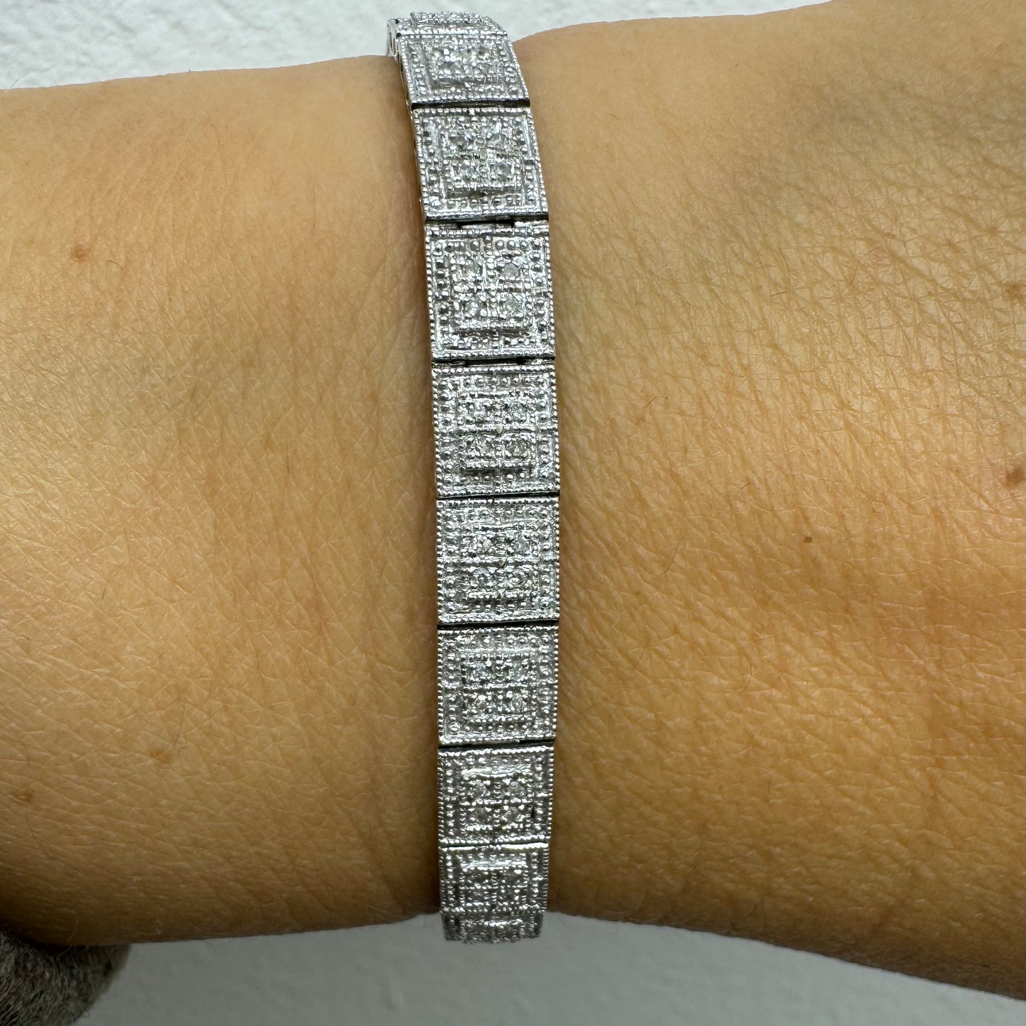 14K gold bracelet set with square links adorned with pavé-set Diamonds